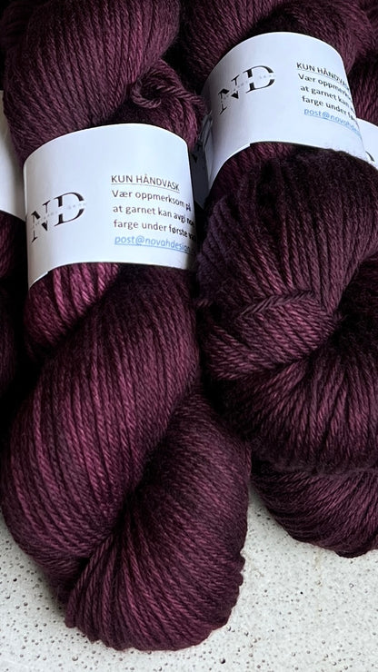 MØRK PLOMME - Tykk Merino DK